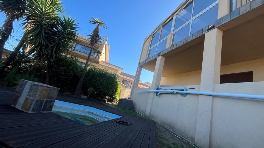 5 Bedroom Property for Sale in Wavecrest Eastern Cape